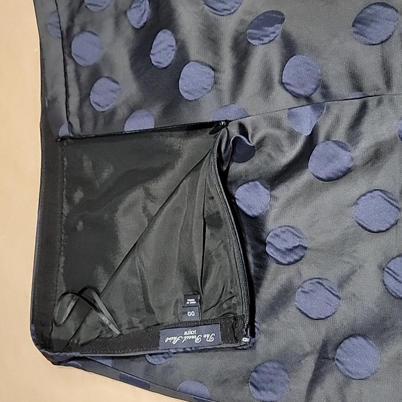 J Crew Size 00 "The Pencil Skirt" Black with Blue Polka Dots, Exc. Used Cond. - Picture 10 of 13